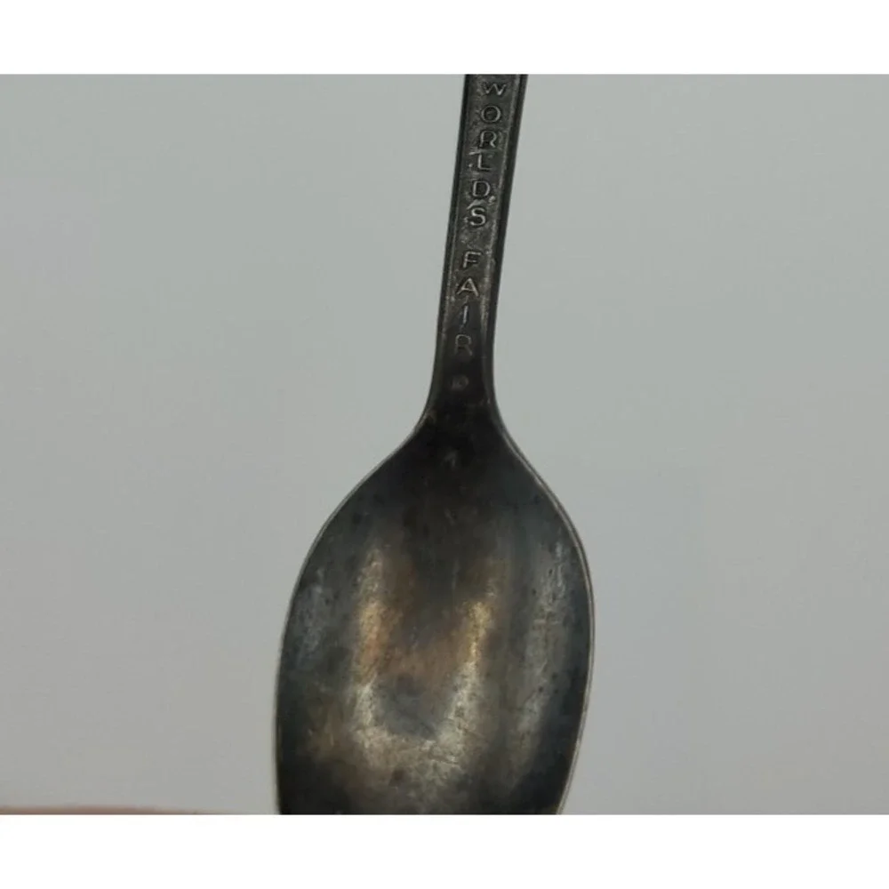 Vtg Oneida Silversmiths New York World's Fair 1964 Souvenir Spoon 3.75in tarnish